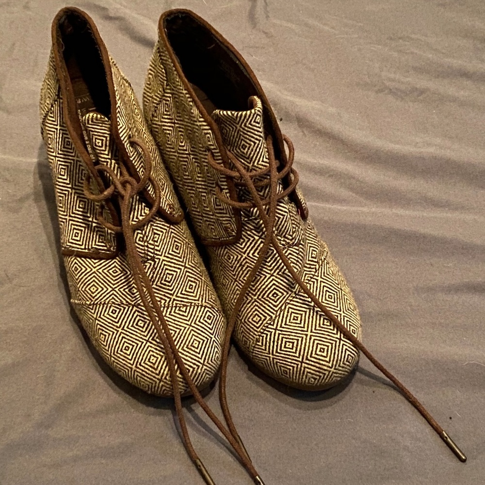 Toms Lace Up Booties